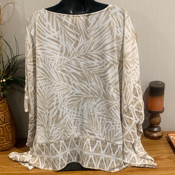 Beige and White Patterned Top - Picture 8 of 11